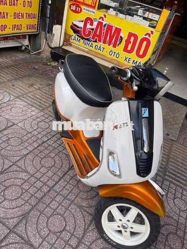 Piaggio Vespa LX 125 Trắng, Cam