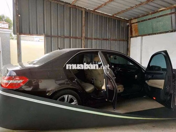Mercedes-Benz E250 CGI 2009 Nâu đậm