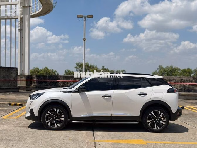 Peugeot 2008 GT-Line 2021 -TL Mạnh chỉ 5 đồng hơn.