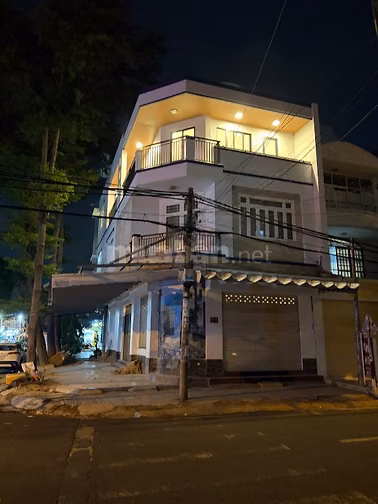 Cho thuê lầu 1 nhà mặt tiền Bình Tân
