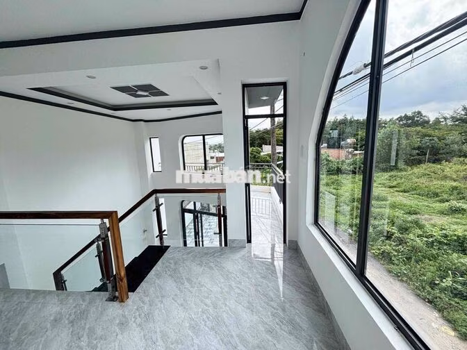 Chủ bể n.ợ hạ bán lỗ căn nhà sổ riêng 2mt siêu đẹp gần kcn giang điền