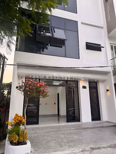 Bán nhà 5 tầng lô góc mặt phố Âu Cơ, số lẻ phía Hồ Tây, sàn 34m - 22,5