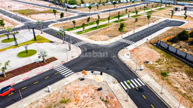 Lô đất 70m2 ngang 5m dài 14m  chỉ 239triệu . Mặt tiền rộng 6m .