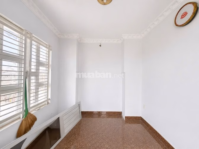 Chính chủ bán toà nhà 6 tầng đường Thiên Phước Q.Tân Bình - 5,6m x 20m
