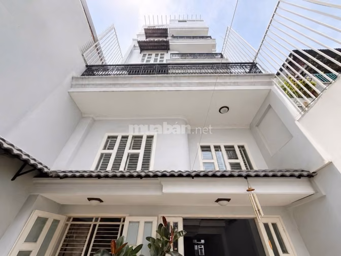 Chính chủ bán toà nhà 6 tầng đường Thiên Phước Q.Tân Bình - 5,6m x 20m
