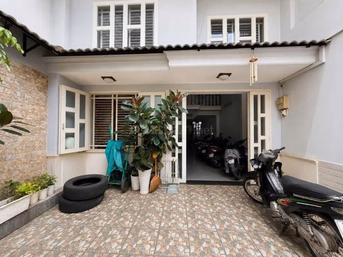 Chính chủ bán toà nhà 6 tầng đường Thiên Phước Q.Tân Bình - 5,6m x 20m