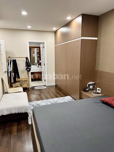 Chính chủ cần bán căn hộ Sao Mai, 2PN, nội thất cao cấp, nhà mới, SHR