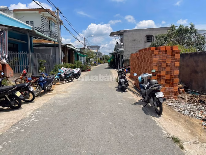 Đất SHR 132m2 giá 1ti450 Đ.Nguyễn Thị Lắng giáp Hocmon 