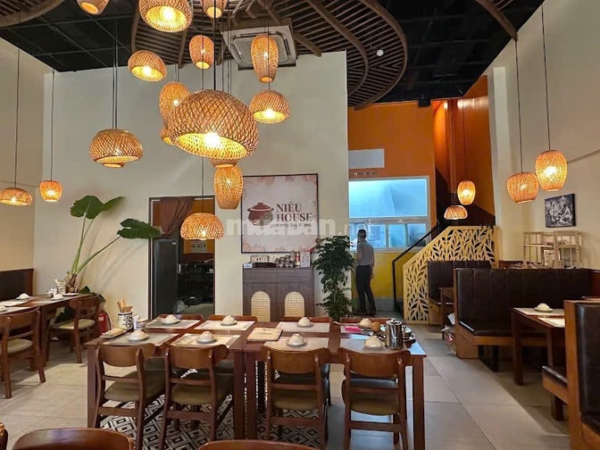 CHO THUÊ NHÀ 2 MẶT TIỀN ĐƯỜNG CAO THẮNG QUẬN 3, DTSD 1000M2