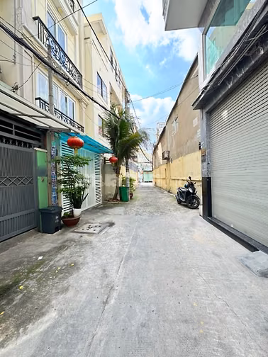 XE HƠI VÔ NHÀ - CÁCH MT 1 CĂN - KHU CAO TẦNG DÂN TRÍ CAO 