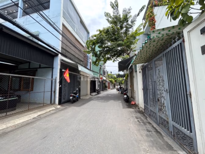 NHÀ C4 KIÊN CỐ FULL NỘI THẤT KIỆT Ô TÔ CÙ CHÍNH LAN CHƯA TỚI 4Tỷ. 