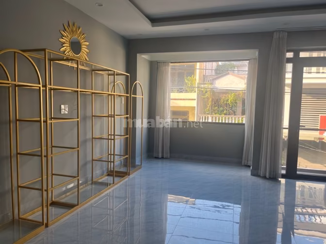 Bán căn nhà mặt tiền Ca Văn Thỉnh 6 tầng có thang máy khu Bàu Cát 