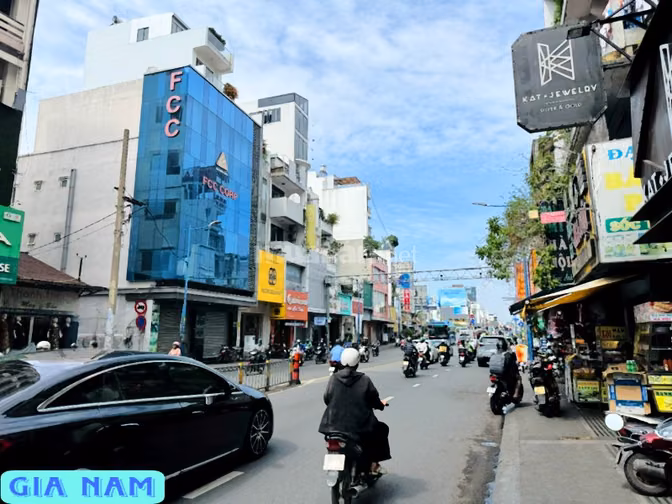 BÁN NHÀ MẶT TIỀN KINH DOANH : 449 HAI BÀ TRƯNG - P. 8 - Q. 3 - TPHCM