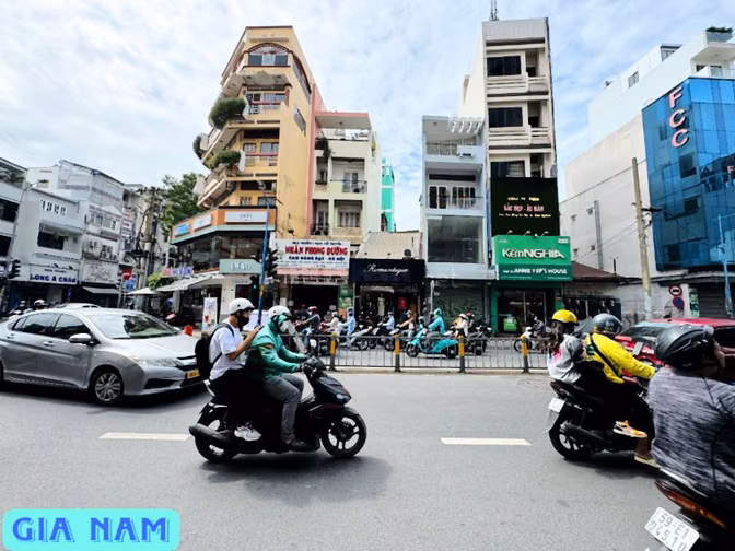 BÁN NHÀ MẶT TIỀN KINH DOANH : 449 HAI BÀ TRƯNG - P. 8 - Q. 3 - TPHCM