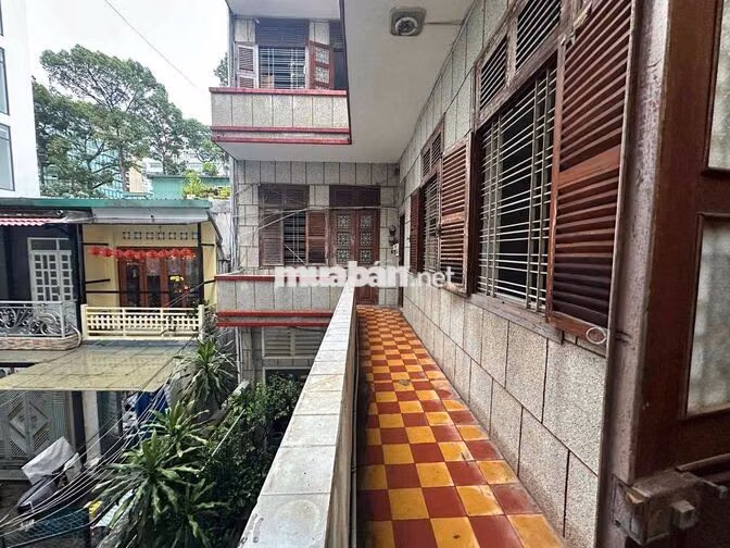 Cho thuê nhà 2 MT, NTMK Q1: tầng 1+sân thượng view sieu chill,