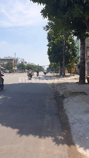 Nhà MT đường Tên Lửa, 4,5x20m, 3.5 tấm, KD sầm uất, 30 triệu/tháng