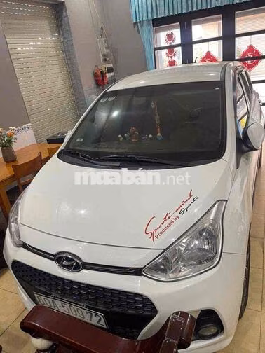 Hyundai Grand i10 2018 Trắng Xe gia đình