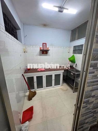 cho thuê căn hộ mặt tiền đường gần quận trung tâm