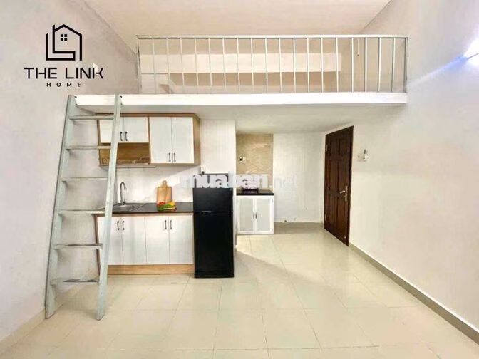 Phòng gác lửng cửa sổ thoáng full nội thất đi bộ qua UFM chỉ 10 phút