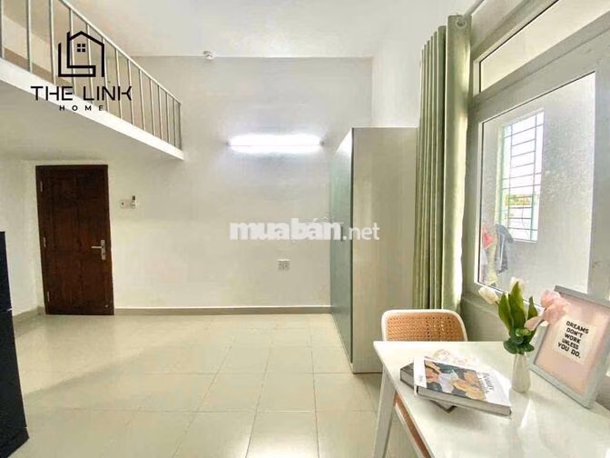 Phòng gác lửng cửa sổ thoáng full nội thất đi bộ qua UFM chỉ 10 phút
