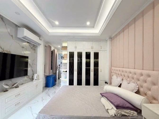 Bán nhà ngang 5.2m Mặt tiền Hồ Biểu Chánh, Phú Nhuận. Giá chỉ 3 Tỷ 880