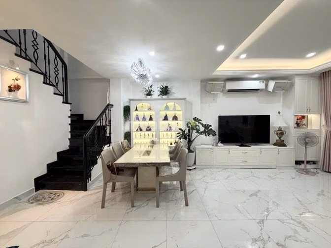 Bán nhà ngang 5.2m Mặt tiền Hồ Biểu Chánh, Phú Nhuận. Giá chỉ 3 Tỷ 880