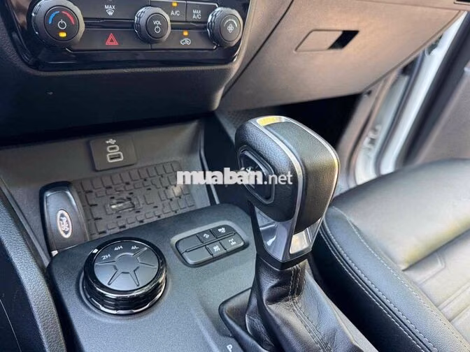 Ford Ranger SPORT 2 cầu 4x4 2024 Trắng