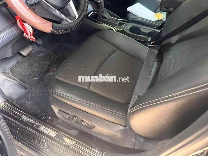 Toyota Corolla Altis 5 chỗ Tự động Xăng Đen