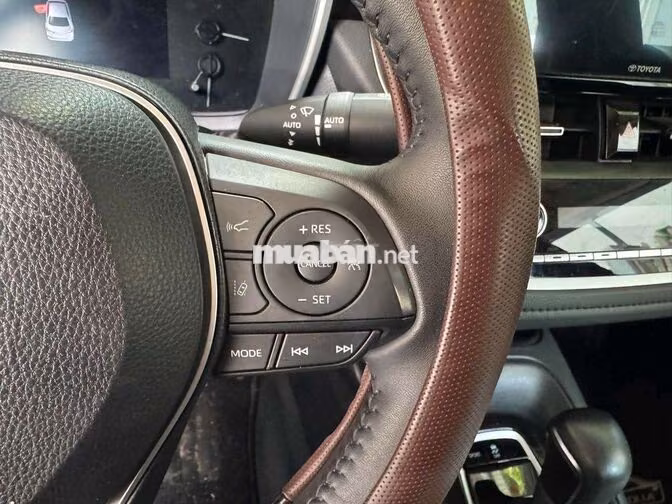 Toyota Corolla Altis 5 chỗ Tự động Xăng Đen