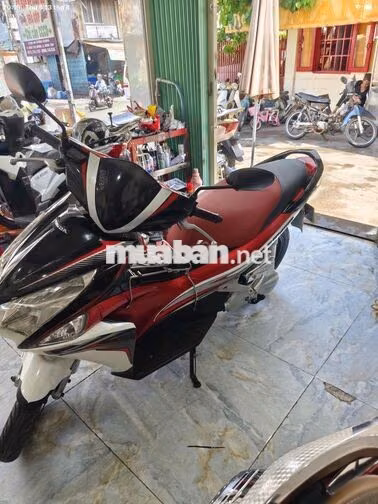 Honda Air Blade Fi đời 2012 Trắng đỏ biển số TP