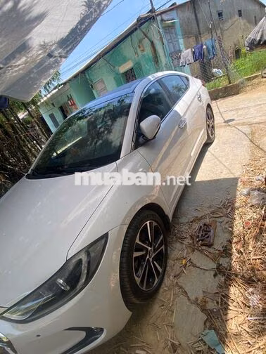 Hyundai Elantra 2016 Trắng 180000 km