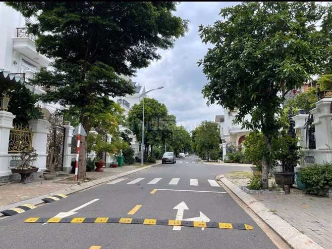 ⭐️Bán biệt thự song lập góc 2 mặt tiền KDC Cityland Garden Hills 168 P