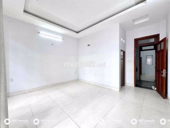 TRỐNG SẴN 2 PHÒNG CÓ BAN CÔNG, CỬA SỔ TRỜI GẦN BỐN XÃ HOÀ BÌNH