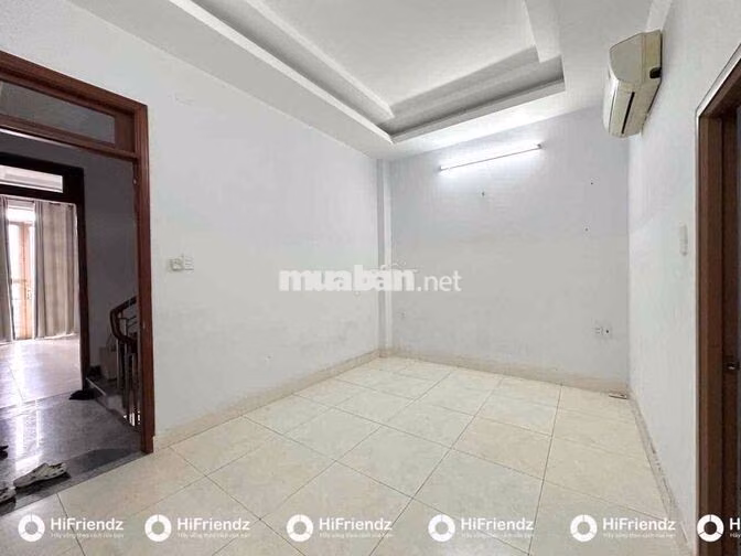 TRỐNG SẴN 2 PHÒNG CÓ BAN CÔNG, CỬA SỔ TRỜI GẦN BỐN XÃ HOÀ BÌNH