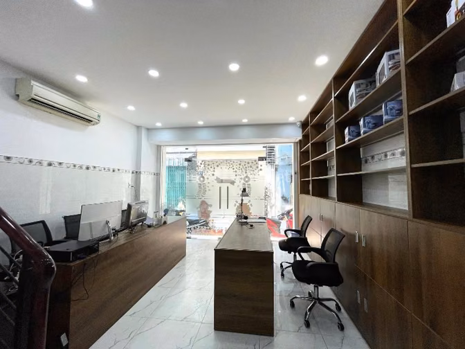 Nhà 48m2 hẻm 6m cách 1 căn ra mặt tiền Nguyễn Kim, gần BV Chợ Rẫy, Sân