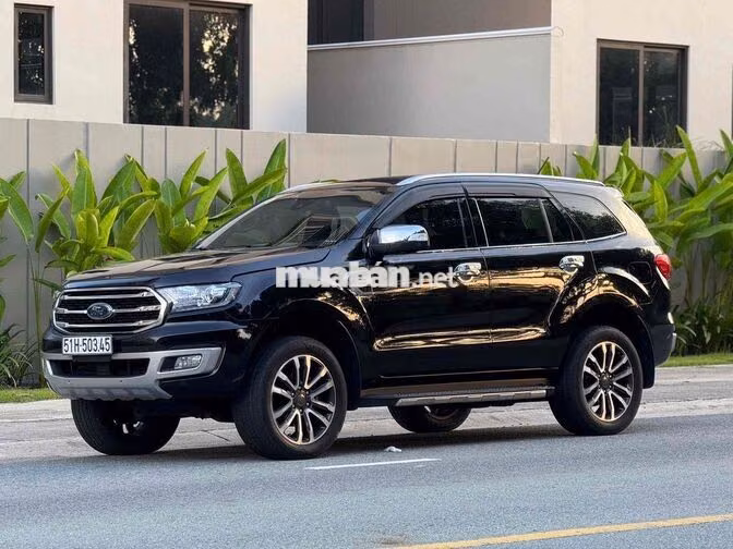 Ford Everest 7 chỗ Số tự động Dầu Đen