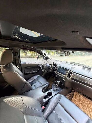 Ford Everest 7 chỗ Số tự động Dầu Đen
