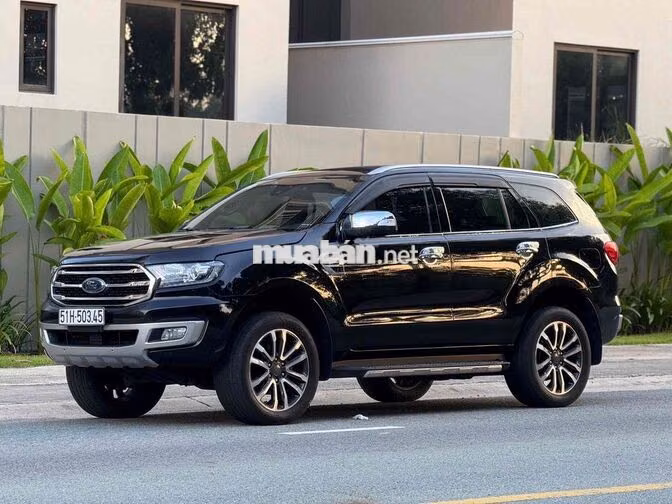 Ford Everest 7 chỗ Số tự động Dầu Đen