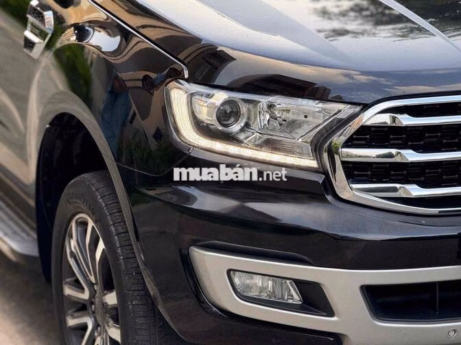 Ford Everest 7 chỗ Số tự động Dầu Đen
