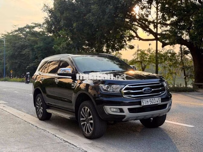 Ford Everest 7 chỗ Số tự động Dầu Đen