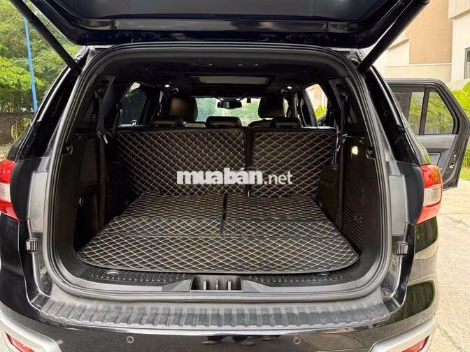 Ford Everest 7 chỗ Số tự động Dầu Đen