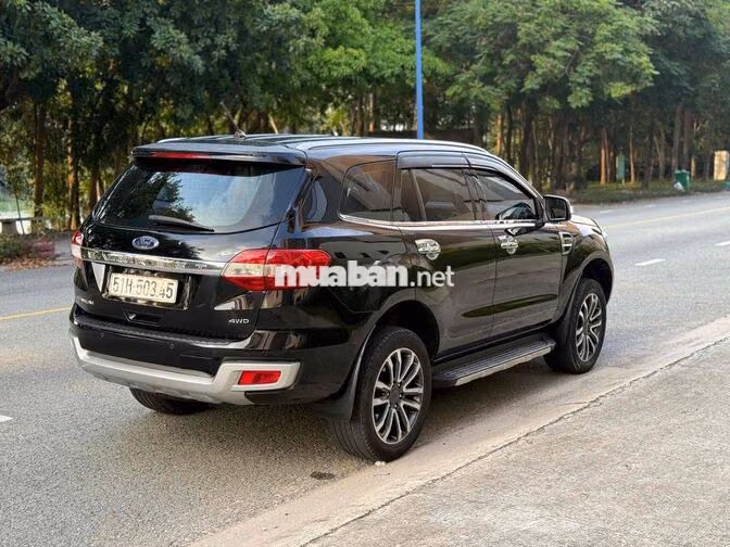 Ford Everest 7 chỗ Số tự động Dầu Đen