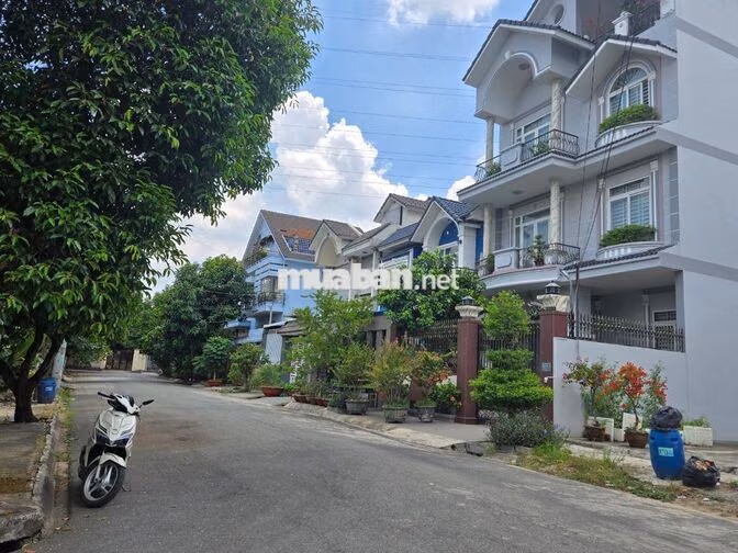 BIỆT THỰ MINI 3 TẦNG, GẦN CHỢ LINH TRUNG, CHỈ HƠN 18 TY