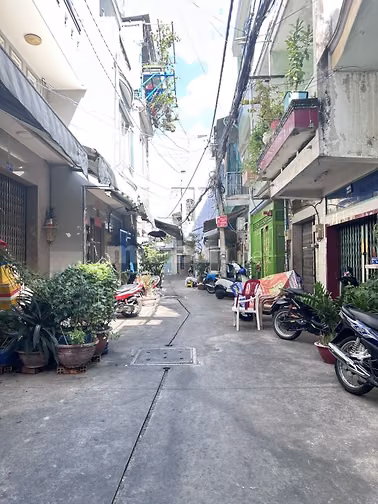 Nhà đẹp hẻm 6m giá 8tỷ liên hệ em huyền chuyên nhà phố 