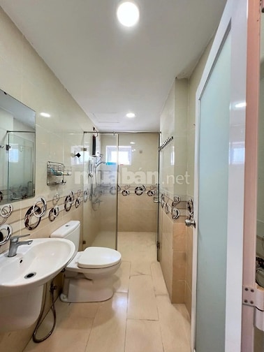 Cho thuê chung cư Hoa Sen, 262 Lạc Long Quân - 3PN, 110m2 giá thuê 14t
