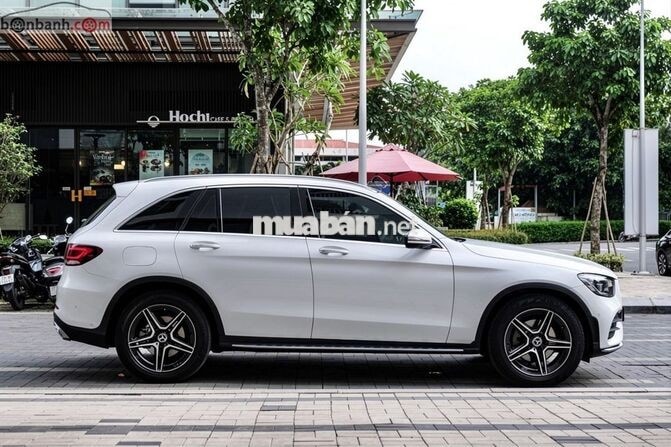 Mercedes Benz GLC 300 4Matic 2022 - 1 Tỷ 679 Triệu