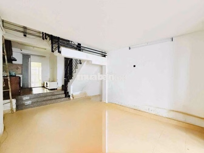 Nhà 3 tầng ,Hẻm xe hơi, 80m2 ,chính chủ gấp bán.