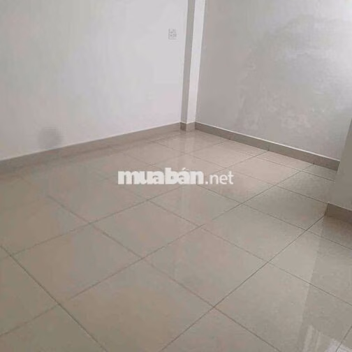 còn 1 phòng trống tầng 3 diện tích 20m có máy lạnh . có niệm .may nuoc