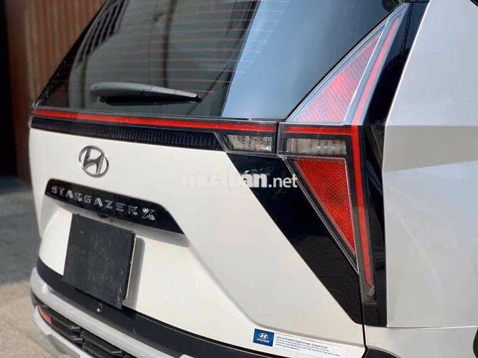 Hyundai Stargazer X 7 chỗ Trắng