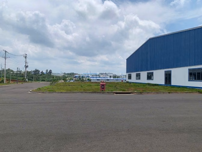 Cần bán nhà xưởng 10.000 m2 trong KCN , Bảo lộc , Lâm đồng .